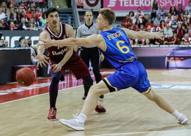 凭借丰富的 凭借丰富的